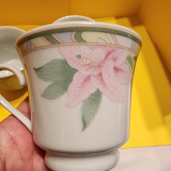 Adorable Pink Lilly footed mugs - set of 4 Gibson Saratoga - New - Picture 2 of 15